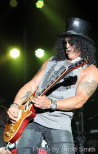 slash-at-rocklahoma-by-scott-smith.jpg
