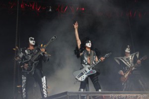 kiss-by-scott-smith.jpg